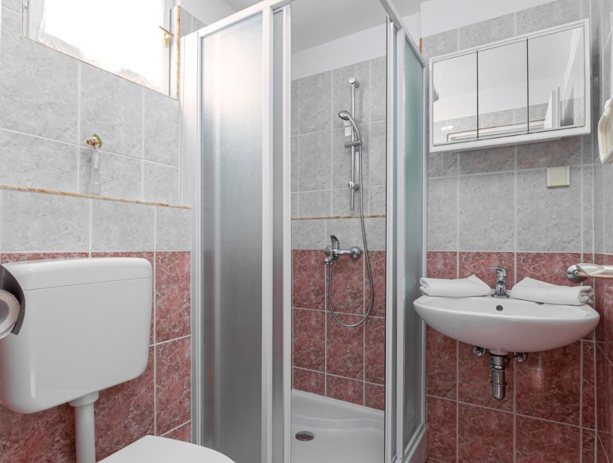 Gloria Apartment Porec Exterior photo