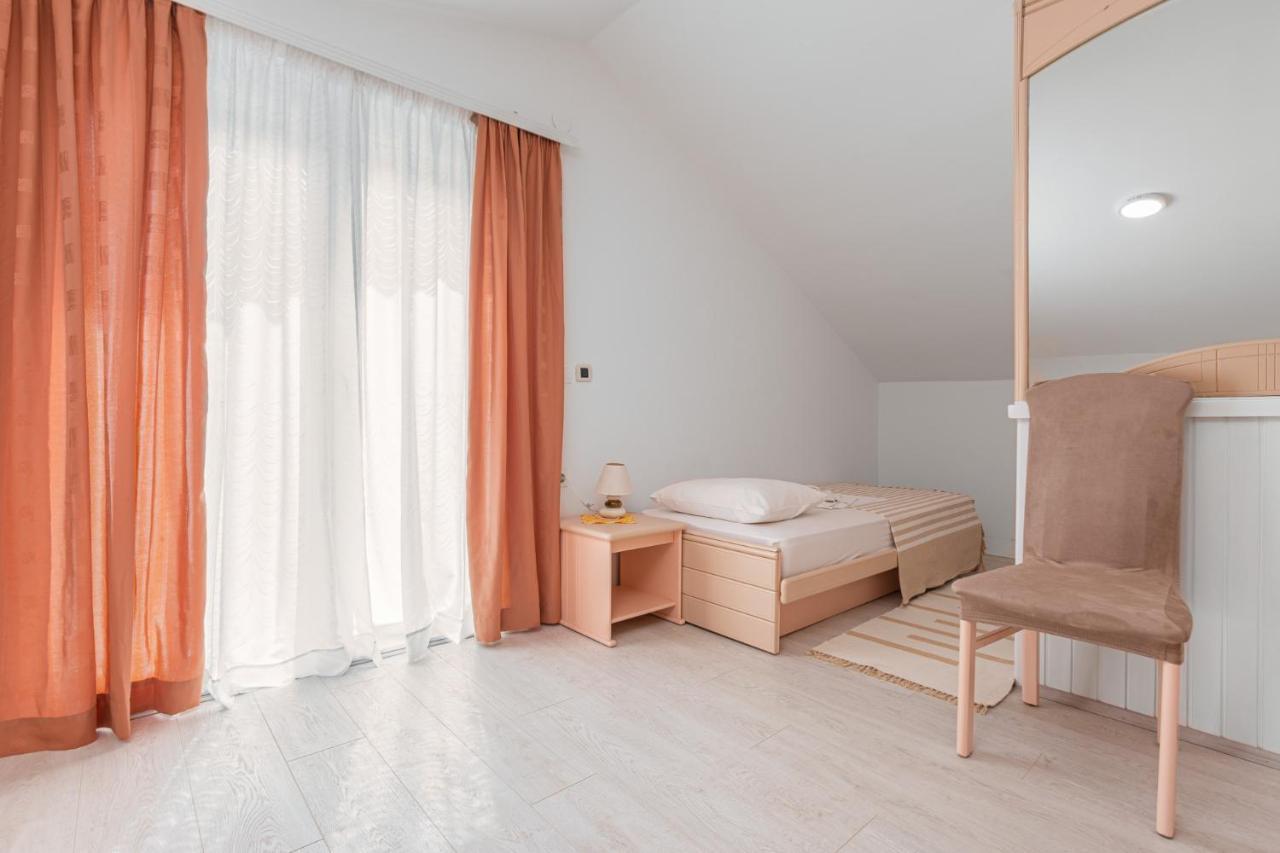 Gloria Apartment Porec Exterior photo