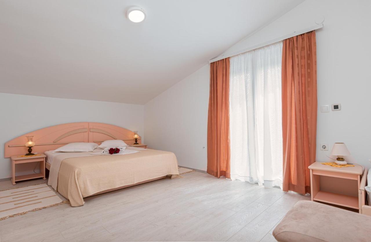 Gloria Apartment Porec Exterior photo