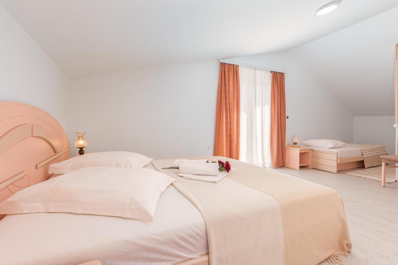 Gloria Apartment Porec Exterior photo