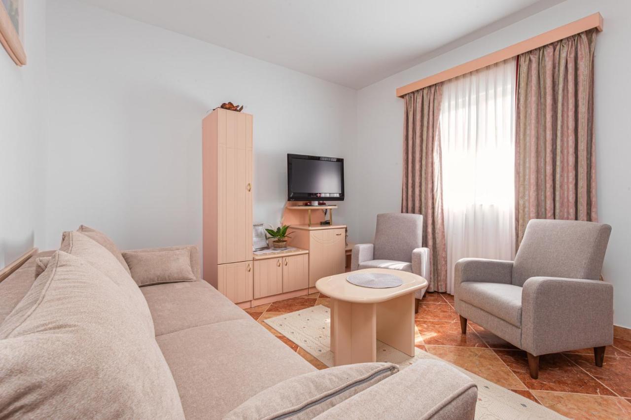 Gloria Apartment Porec Exterior photo