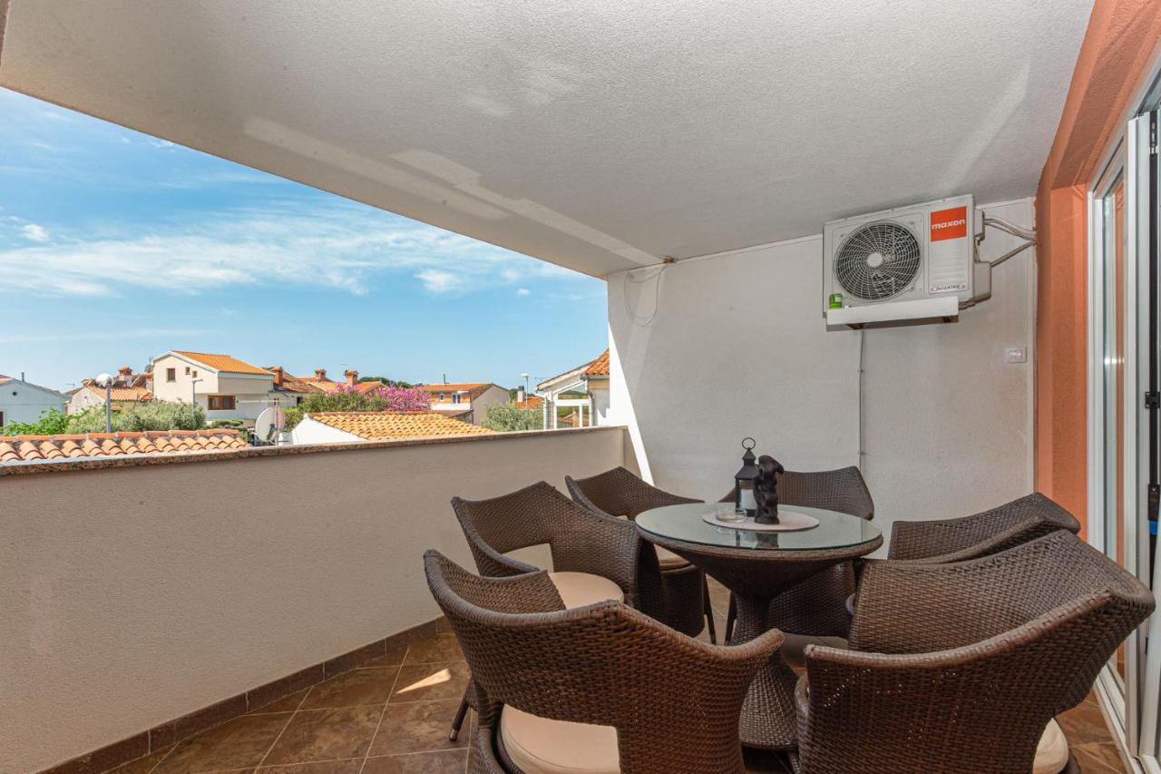 Gloria Apartment Porec Exterior photo