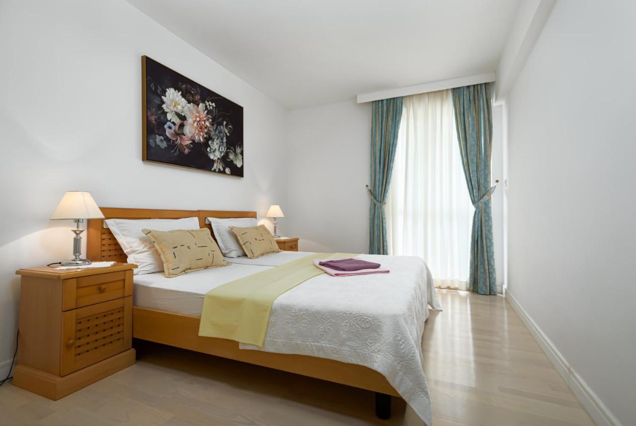 Gloria Apartment Porec Exterior photo