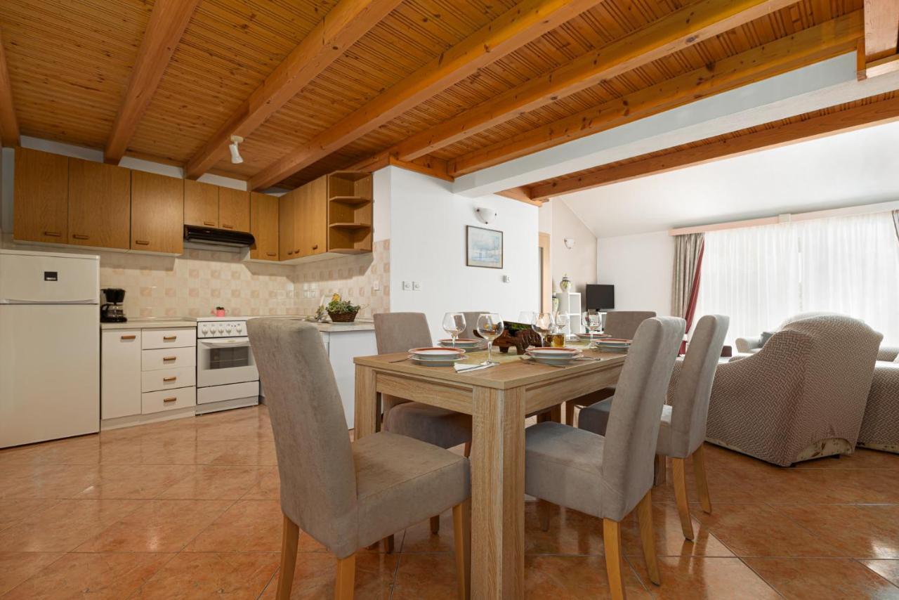 Gloria Apartment Porec Exterior photo