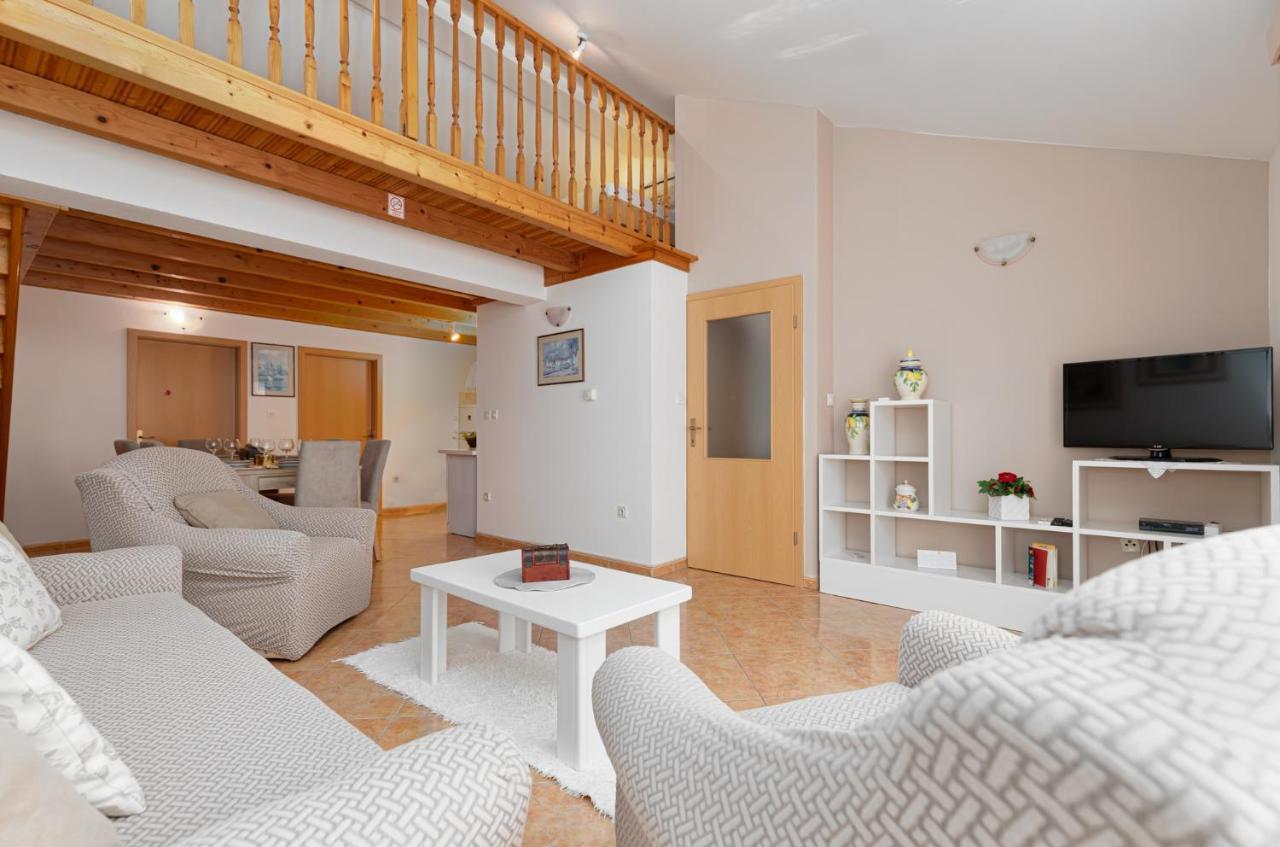 Gloria Apartment Porec Exterior photo